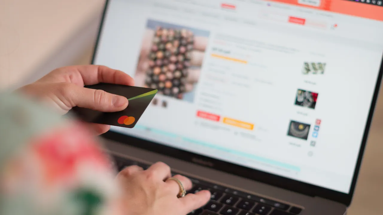 Onlineshop auf Tablet und Smartphone – COGLAS WEB WMS für E-Commerce-Lager