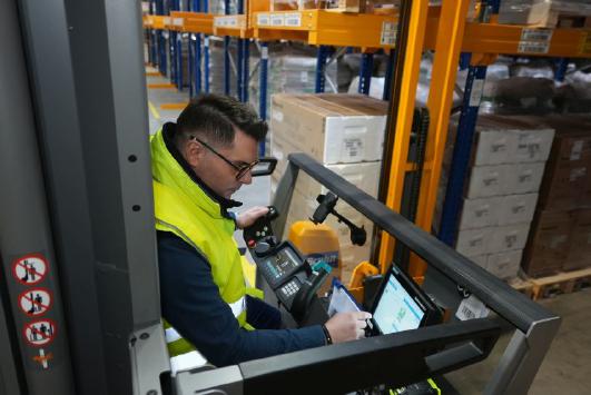 Bruhn Schmalgangstapler Auftrag Bruhn Schmalgangstapler Auftrag